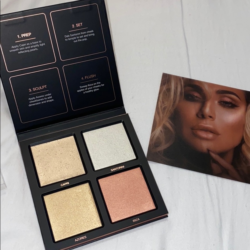 Huda Beauty - 3D highlighter palette